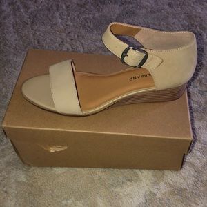 Lucky Shoes Ladies Size 10 Medium